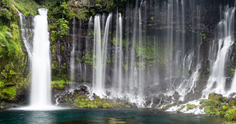 Водопад Сираито (Сираито-но-таки), входит в список 100 знаменитых водопадов Японии
