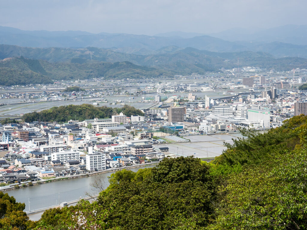 Вид на город Коти с вершины горы Годайсан - префектура Коти, остров Сикоку, Япония