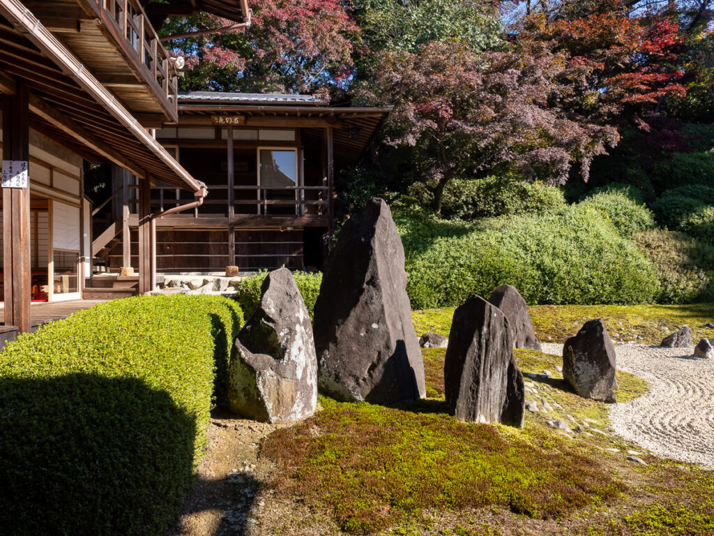 Сад камней в храме Комёин (один из дочерних храмов Тофукудзи) - Киото, Япония.