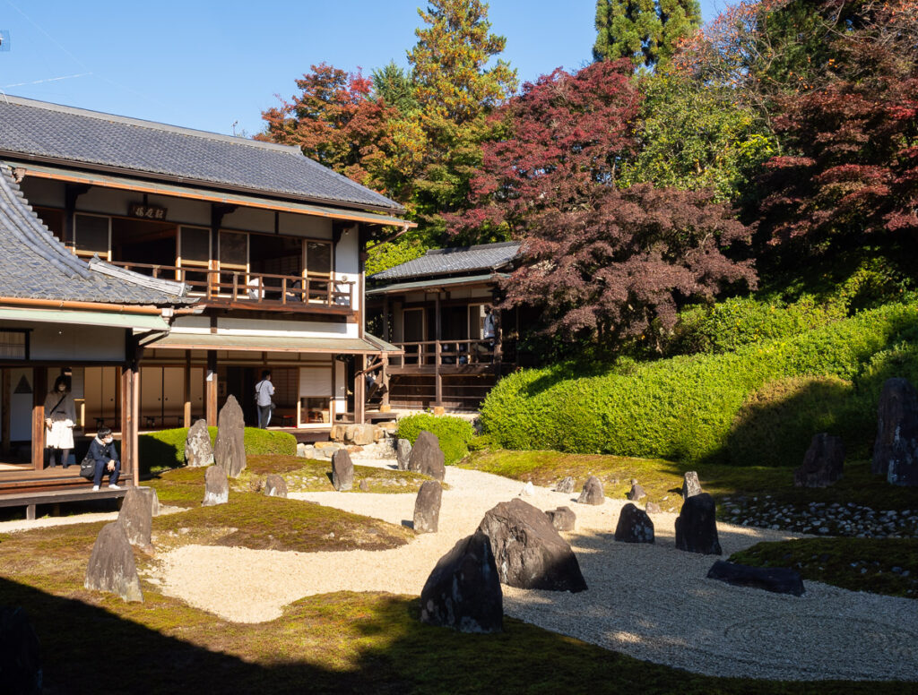 Сад камней в храме Комёин (один из дочерних храмов Тофукудзи) - Киото, Япония.